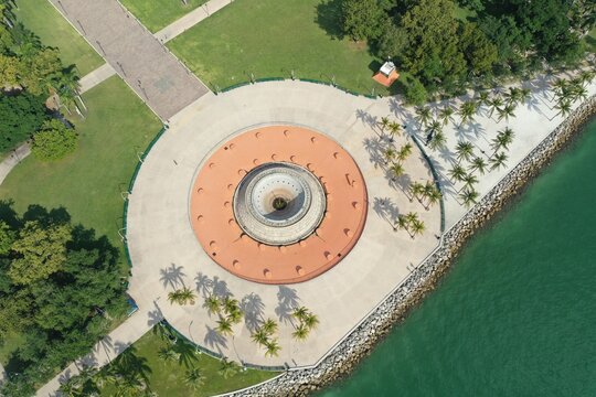 Fountain at Bayfront Park in Miami, FL